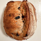 Casa -Hogaza de masa madre semi integral con nueces y pasas(Sólo CDMX)